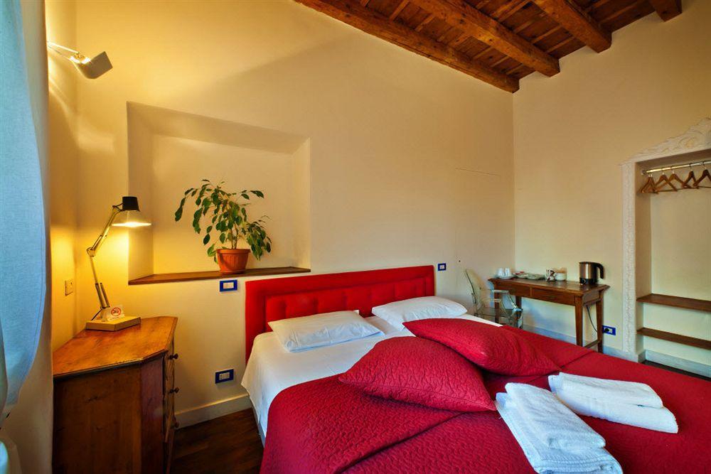 Suburbe Bed & Breakfast 2*