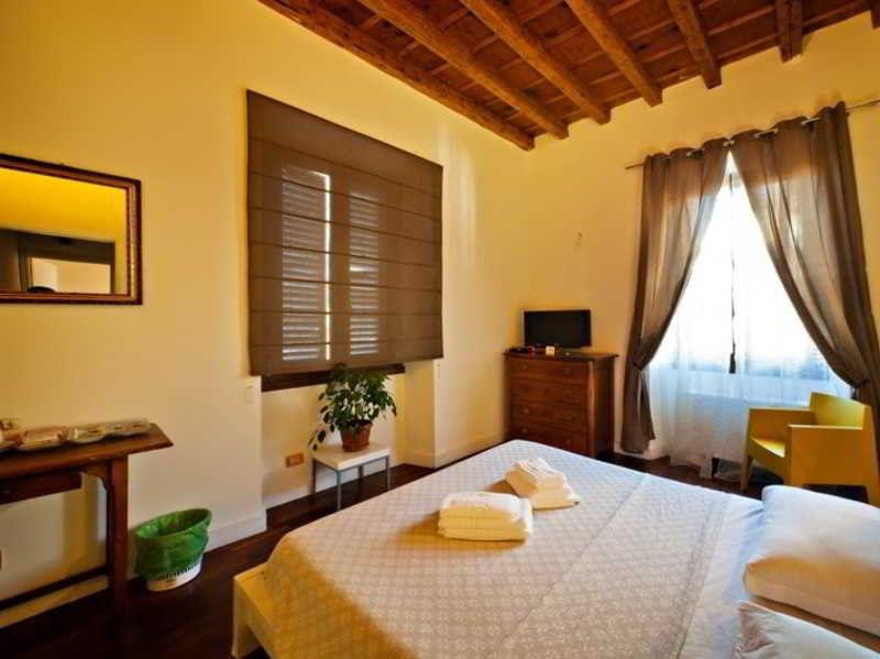Suburbe Bed & Breakfast